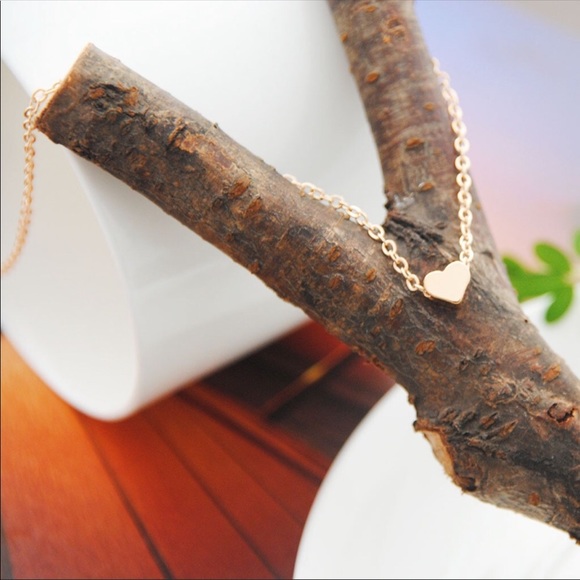 Trendy Simple Gold Heart Necklace - Picture 2 of 8